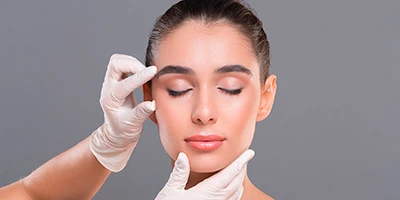 donna che fa controllo per medicina chirurgia estetica pinto medical